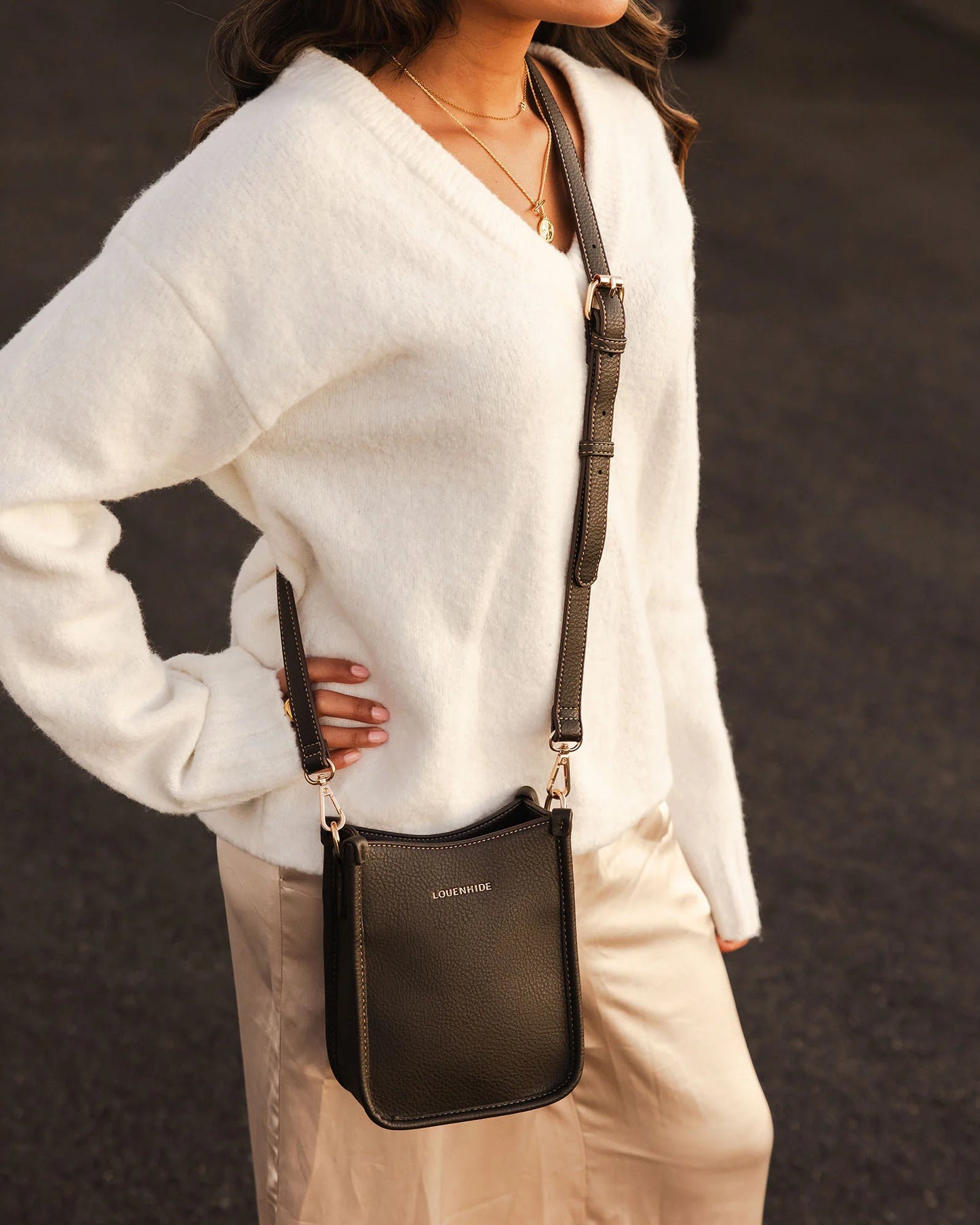 Louenhide Parker Phone Crossbody Bag - Chocolate