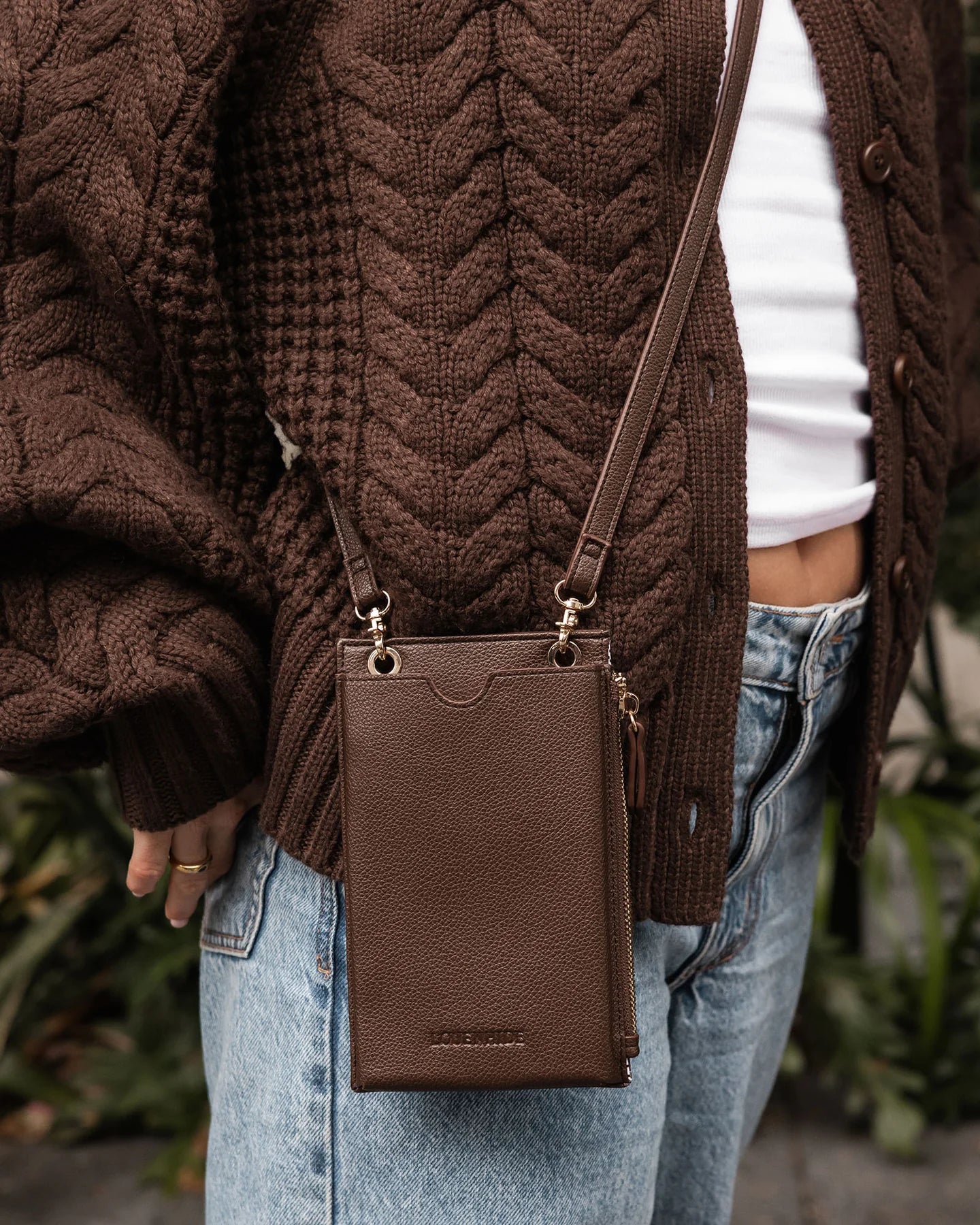 Louenhide Suki Phone Bag | Chocolate