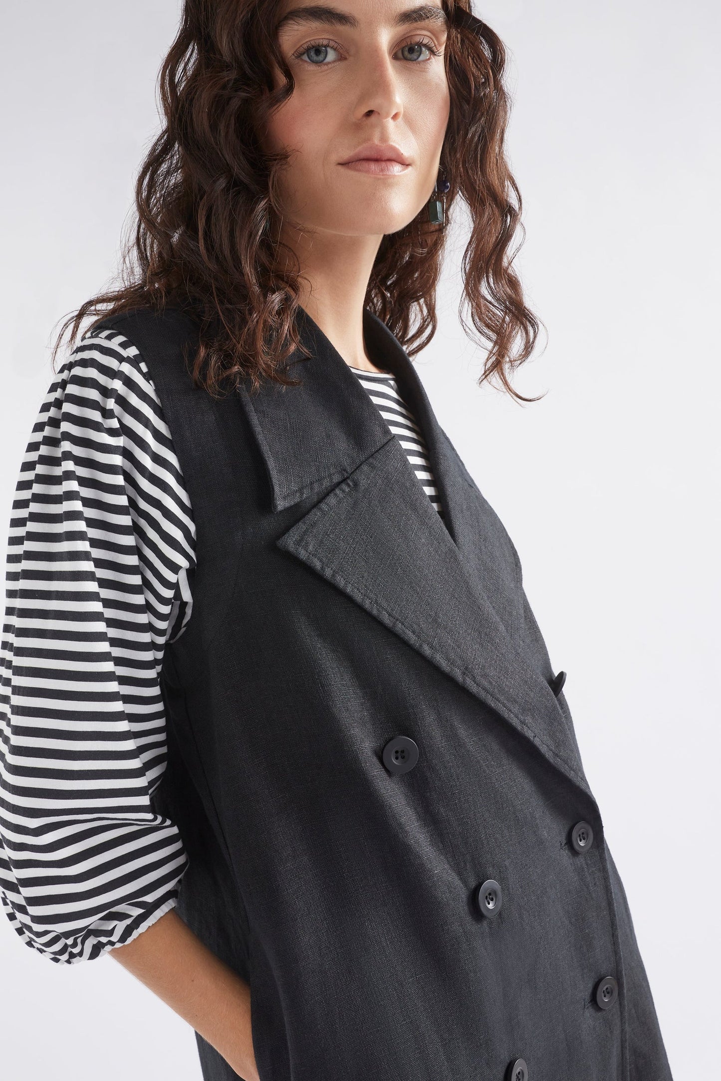 Elk Olsson French Linen Vest | Black