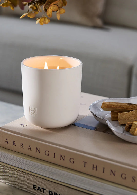 Circa Amber & Sandalwood Soy Candle 300g