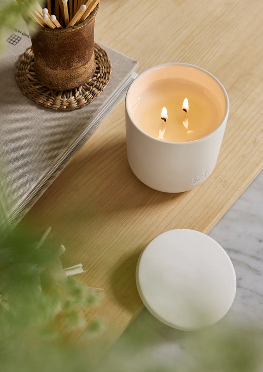 Circa Cotton Flower & Freesia Soy Candle 300g