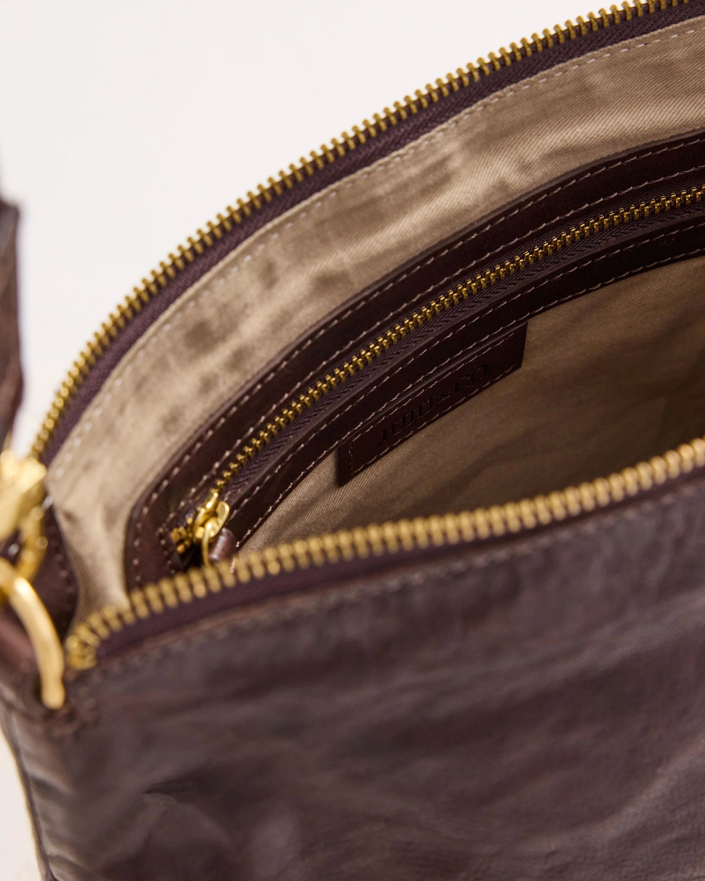 Juju & Co. Tumbled Large Essential Pouch | Chocolate