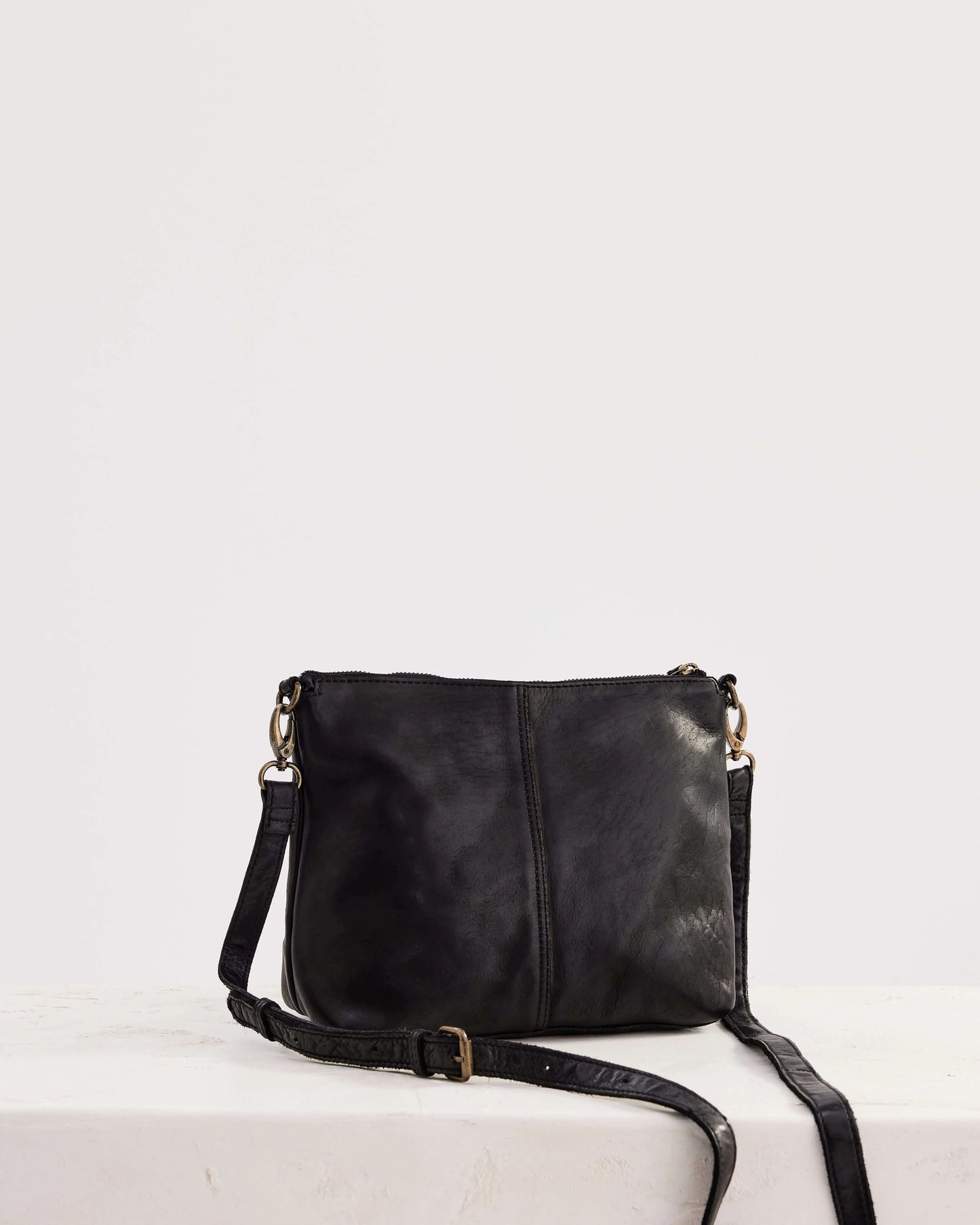 Juju & Co. Large Essential Pouch | Black