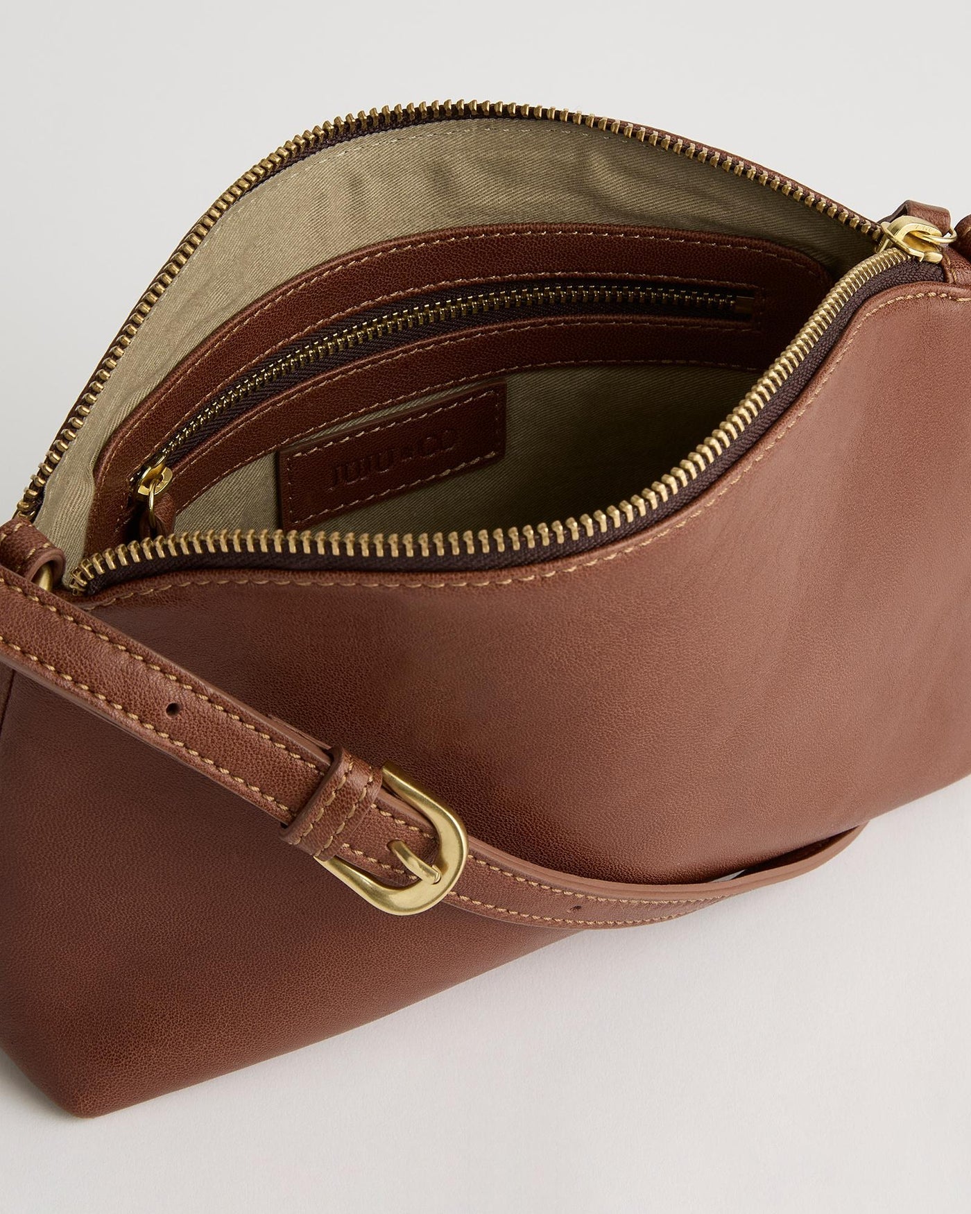 Juju & Co. Cleo Crossbody Cognac