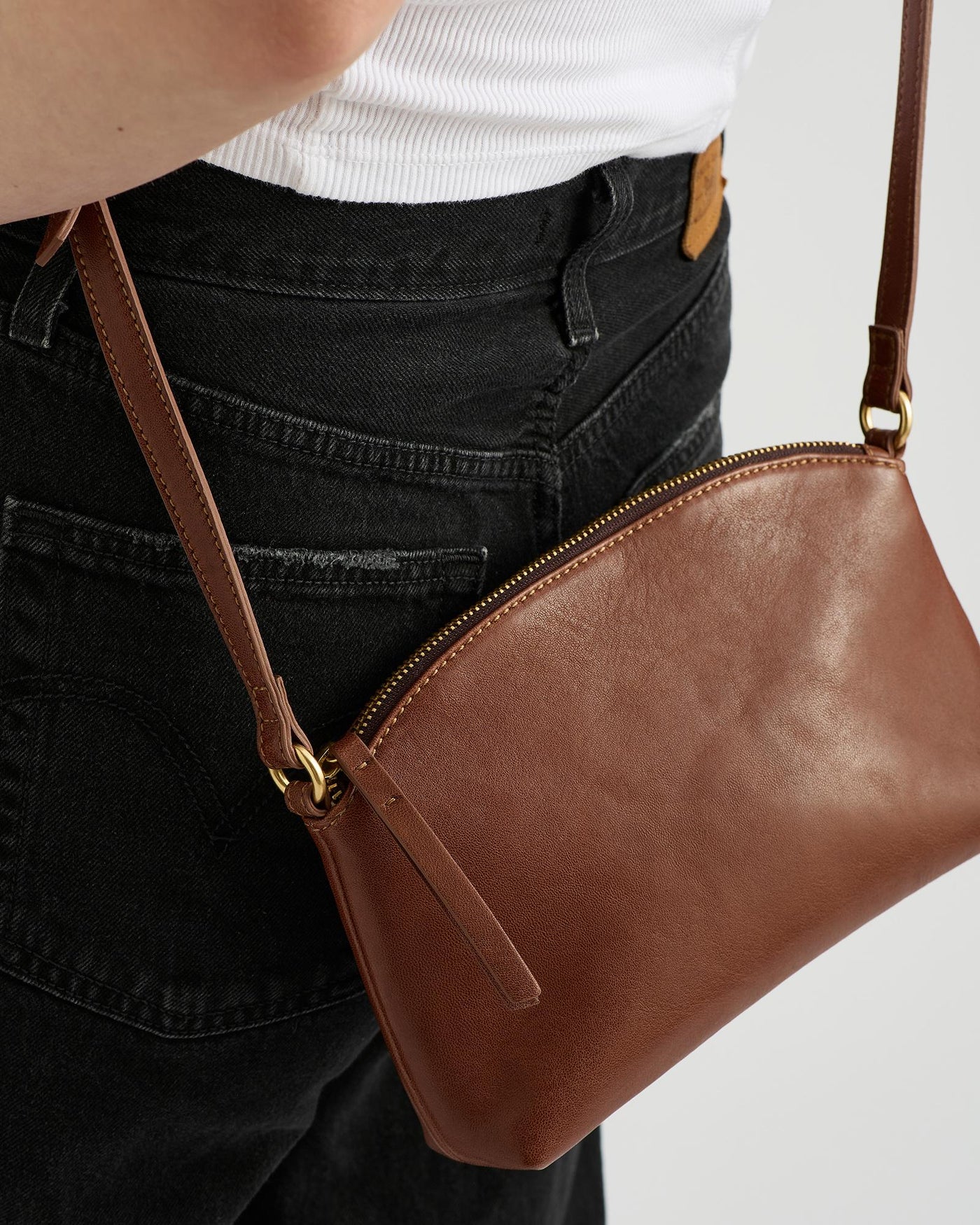 Juju & Co. Cleo Crossbody Cognac