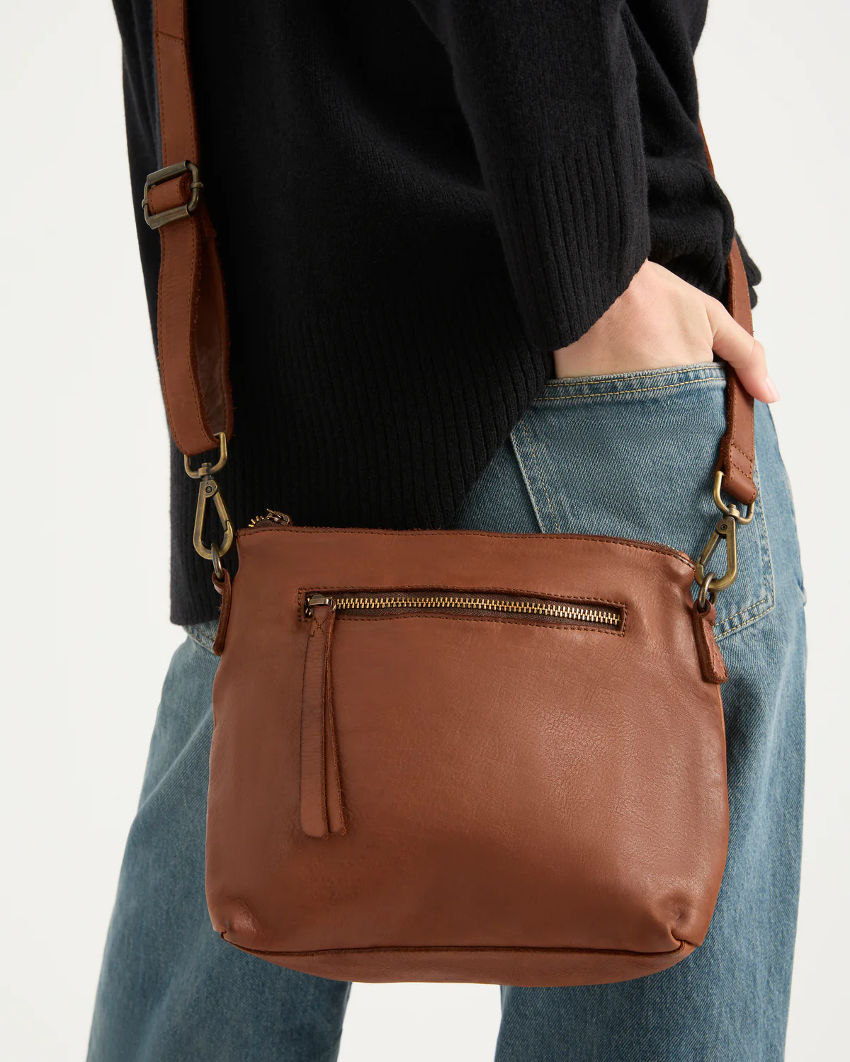 Large Essential Pouch- Cognac