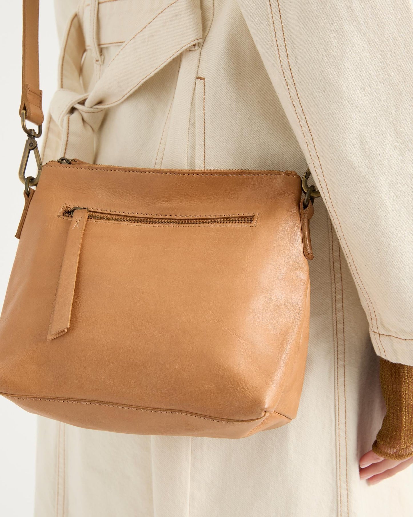 Juju & Co. Large Essential Pouch | Tan