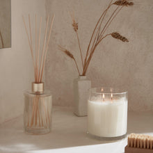 Load image into Gallery viewer, Cotton Flower &amp; Freesia 250ml Diffuser
