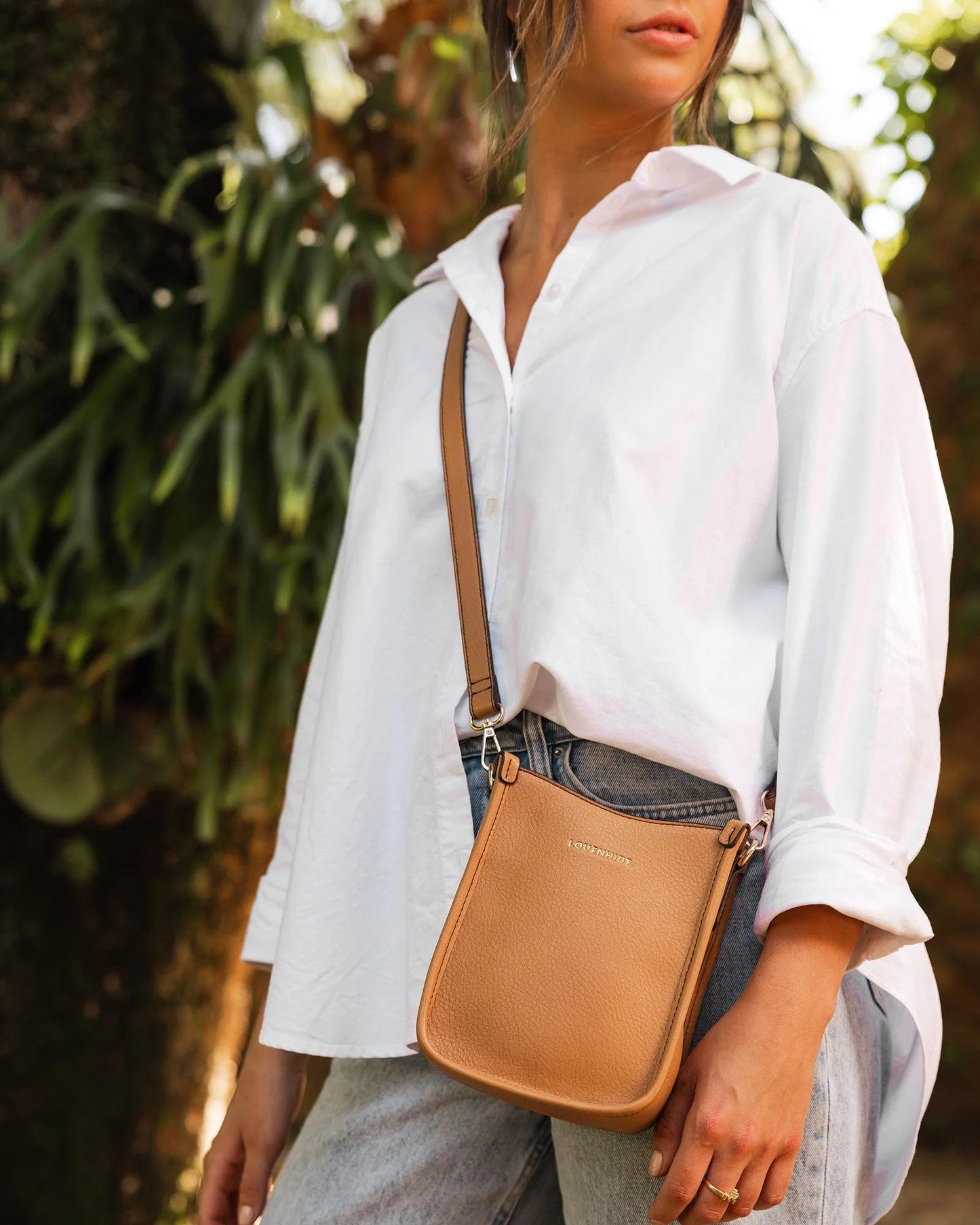Louenhide Parker Phone Crossbody Bag - Camel