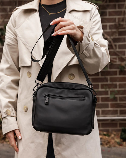 Louenhide London Camera Crossbody Bag | Black