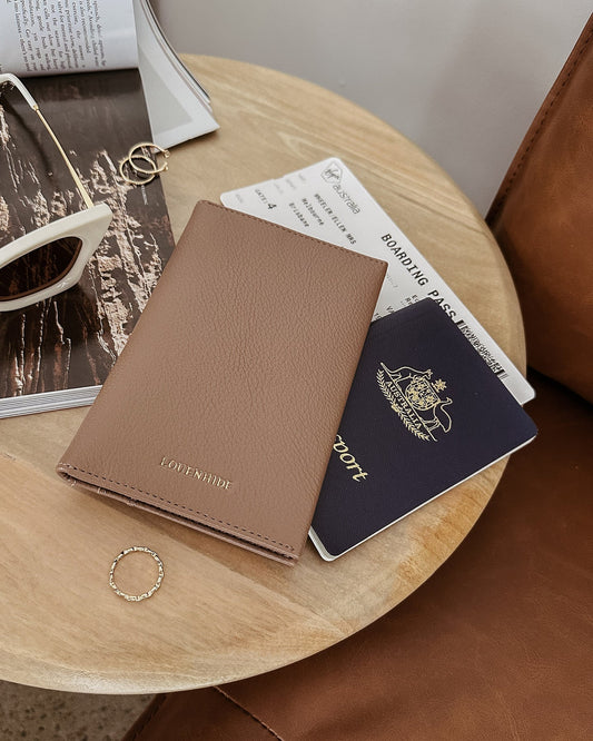 Louenhide Venice Passport Holder | Mocha