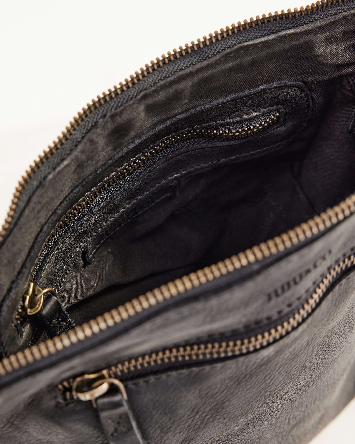 Juju & Co. Large Essential Pouch | Black