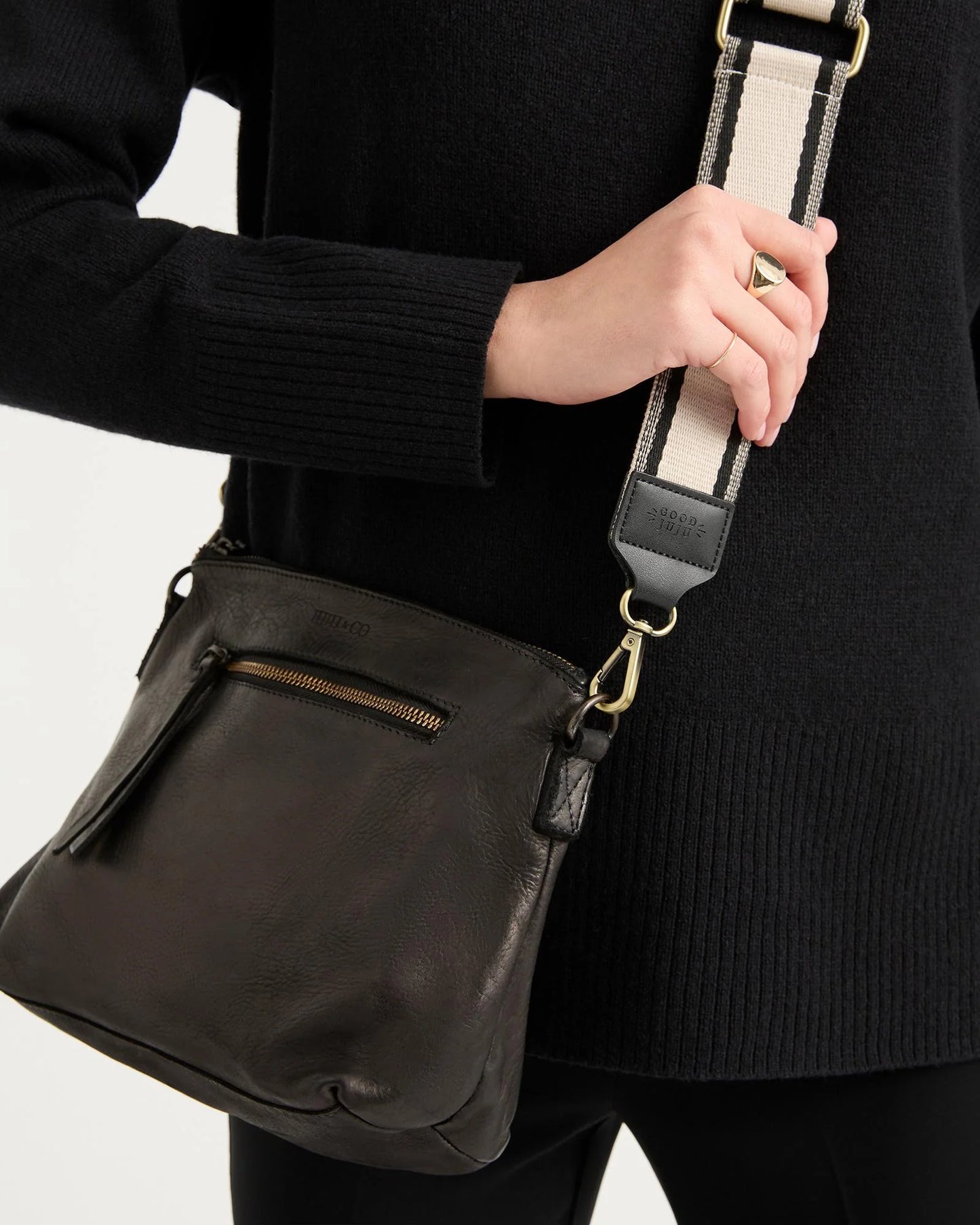 Juju & Co. Large Essential Pouch | Black